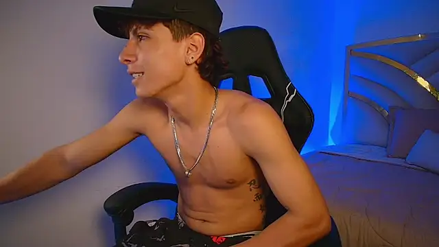 Ryaan_Stone webcam