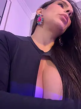 Mau_White live cam on StripChat