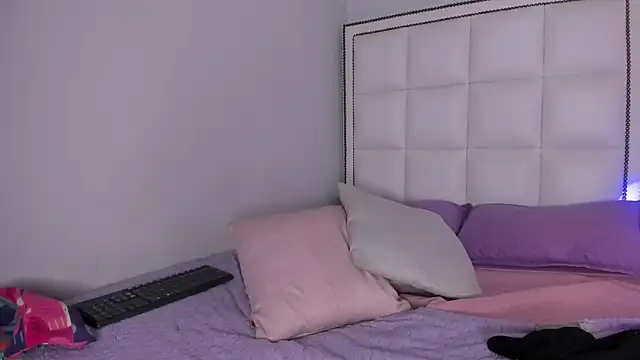KIMAPRIL live cam on StripChat