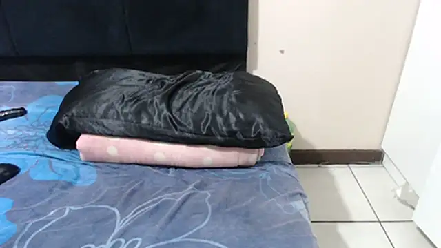 SweetHotBabby18 webcam