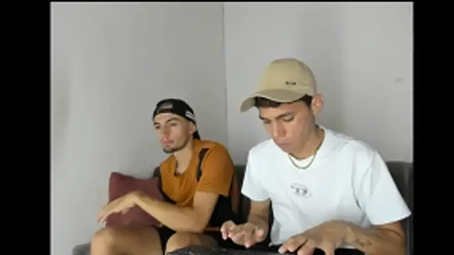 Charlie_Scorpion live cam on StripChat