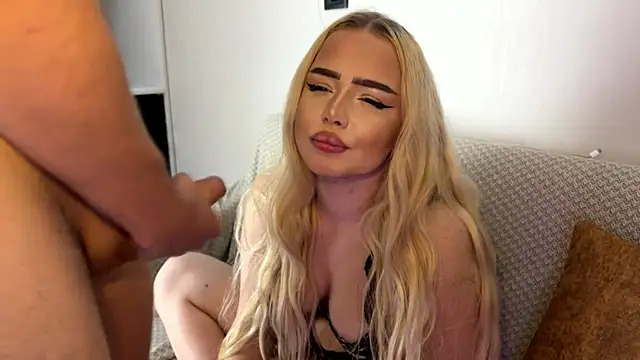 Blonde88888 webcam