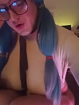 sissytrapdolly24 (T milf) - Survive
