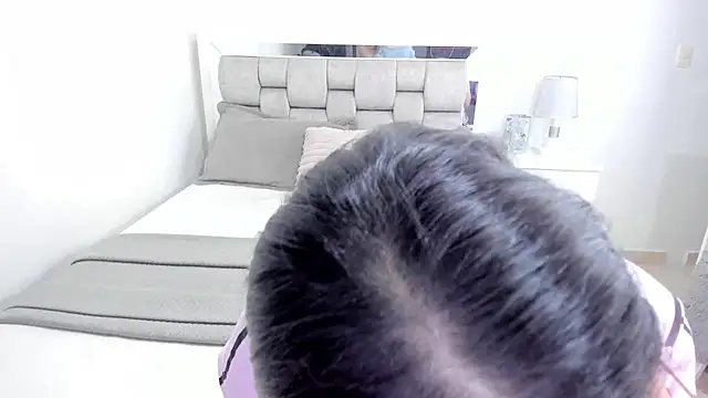 Camilaa_bueno live cam on StripChat