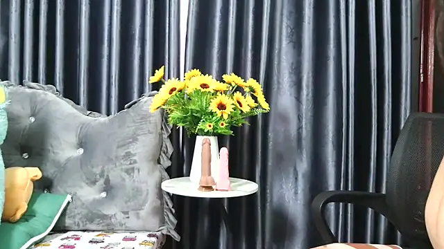 Mila_99 webcam