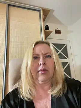 JanieLight53 webcam