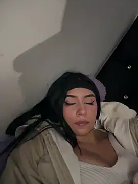 LilacNoir webcam