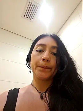 Evelyn_outdoors webcam