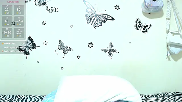 liz7skinny (F teen) - 2 fingers inside pussy😍
