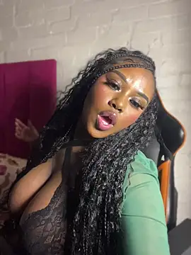 QUEEN_NOBUHLE_FEMDOM_777 webcam