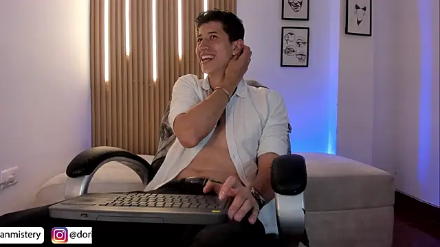 Dorianmistery2322_ live cam on StripChat