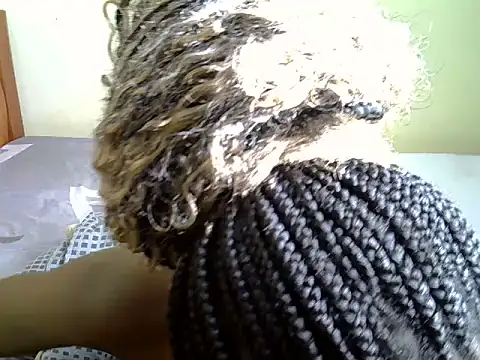 Pearl_petite webcam