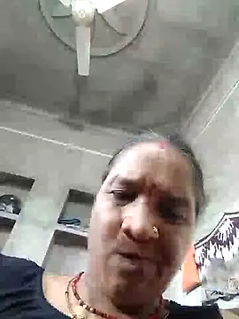 Loomaraj live cam on StripChat