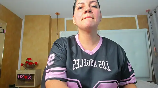 Heidy_milf live cam on StripChat