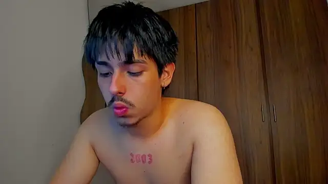 Maximo_Miller live cam on StripChat