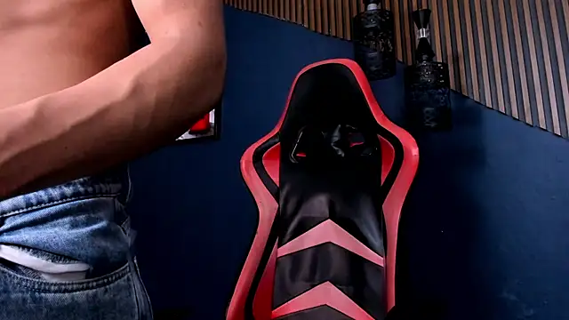 Axxel_Muscle webcam