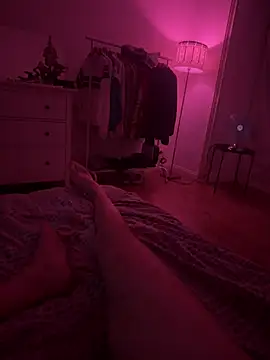 Ragahotitalia live cam on StripChat