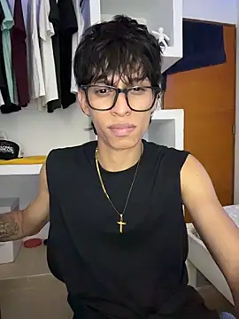 sung_yol live cam on StripChat