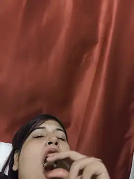 Mirage_Sertori live cam on StripChat