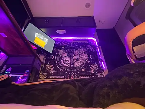 Lilactease webcam