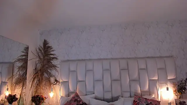 MiiaGreys webcam
