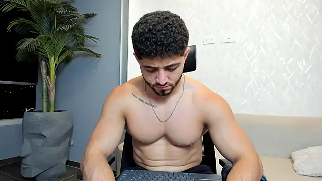 Thiago_moretti live cam on StripChat
