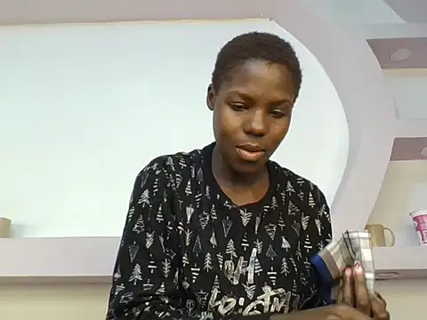 Lesley_pinkie webcam