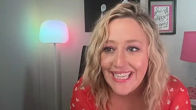 MissNaughtyBlonde webcam