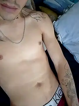 MaxHornyLatin live cam on StripChat