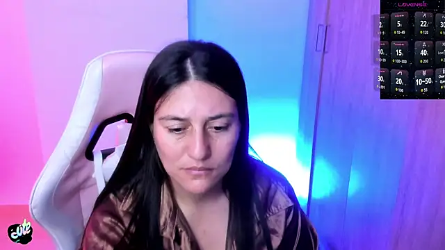 Saskyaa live cam on StripChat