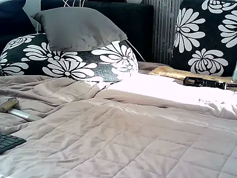 IncredibleGlaze78 webcam