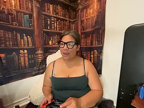 bettywhispers (F milf) - Top off