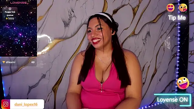 sexydanist1 live cam on StripChat