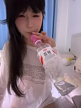 kunkun_girl (F teen) - 反差小萝莉困困首次开播 9点40新人第一场开票 纯送福利16币15分钟听指挥～～