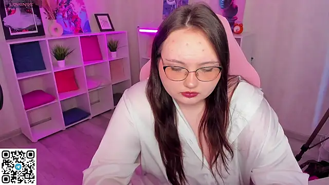 Niki_Glow webcam