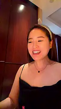 momoli60 live cam