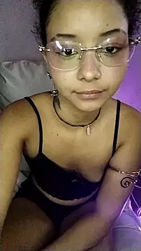 MIlan333X live cam on StripChat