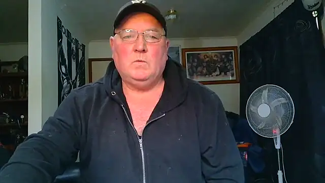 kinkyblueyes69 (M mature) - ARSE FROM BEHIND