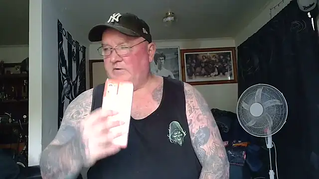 KINKYBLUEYES69 webcam