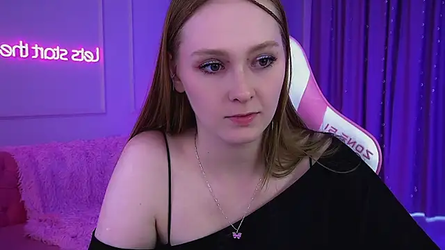 AgataFoxley webcam