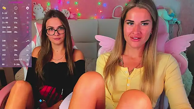 hotty_girls_here live cam on StripChat