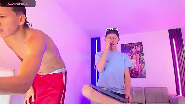 marcus_and_tony (Ask my age) - kisses of three