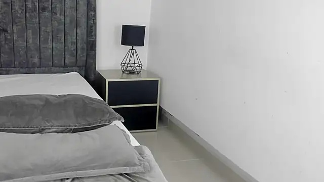 MiaKhal_ webcam