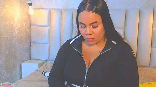 EmilyQueen3x webcam