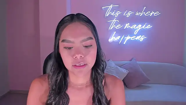 SaphiraJames live sex cam