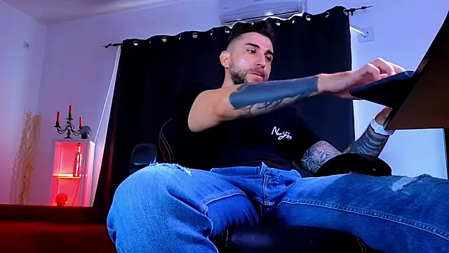 MightyAaron66 webcam