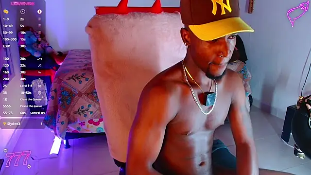 Aroonsexyboy webcam