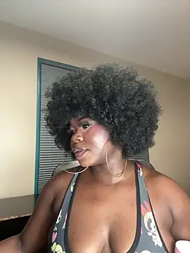 WomanNextdoor1 webcam