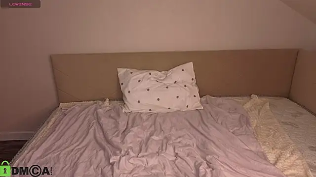 Nicea_Harrison webcam