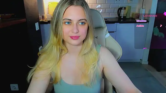 blonde_kellyy live cam on StripChat